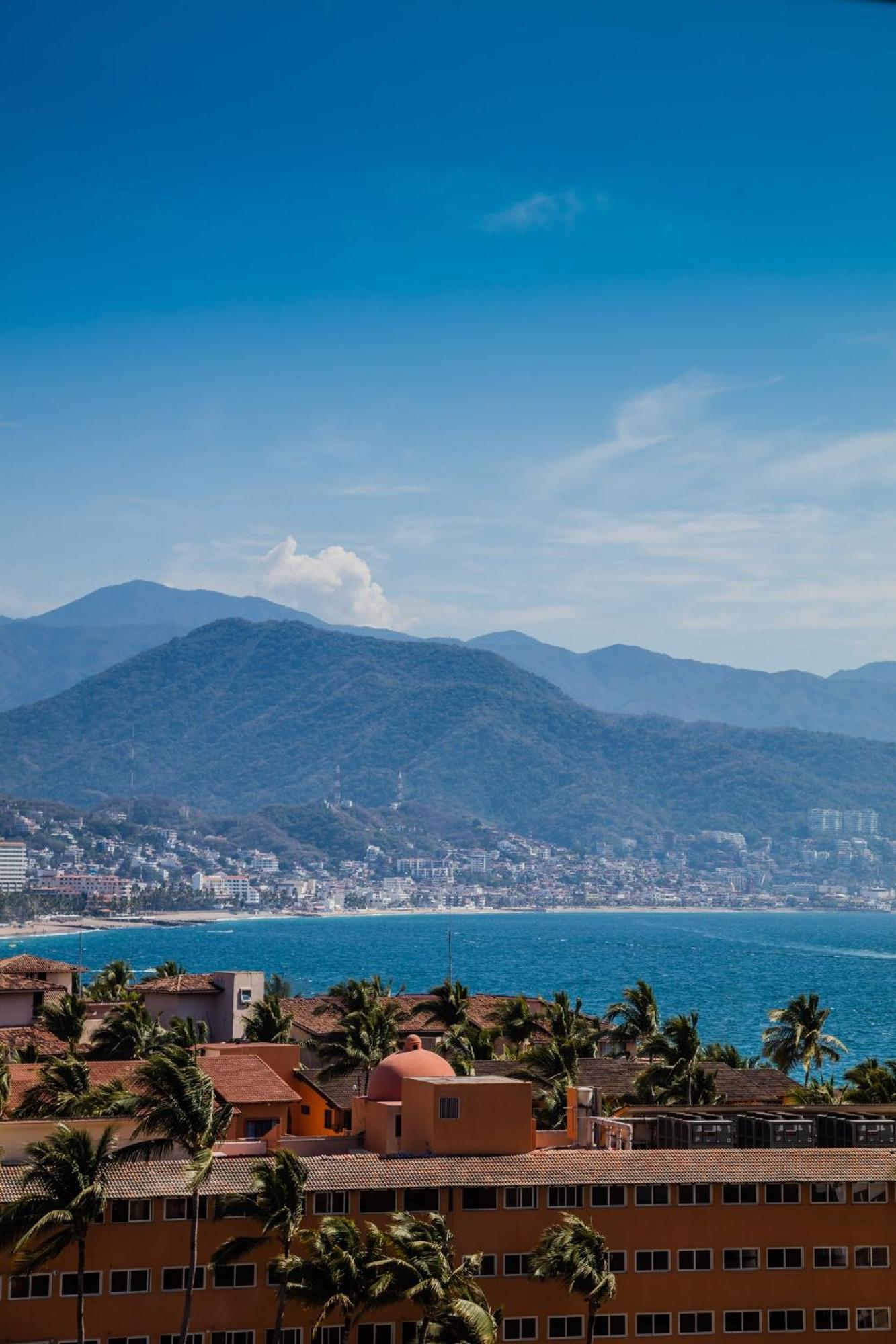 One Puerto Vallarta Aeropuerto Exterior foto