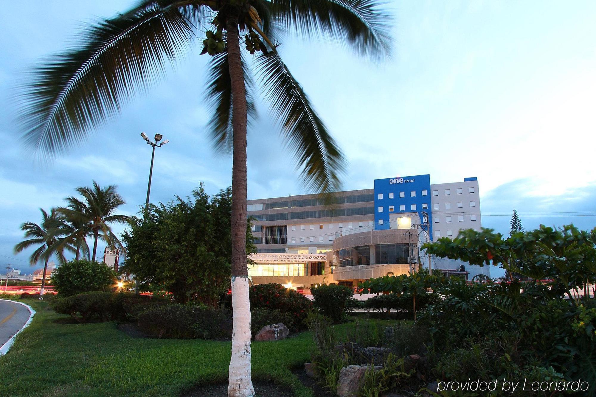 One Puerto Vallarta Aeropuerto Exterior foto